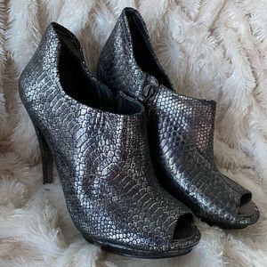 BCBG MAXAZRIA Silver Metallic Booties Heels Pumps